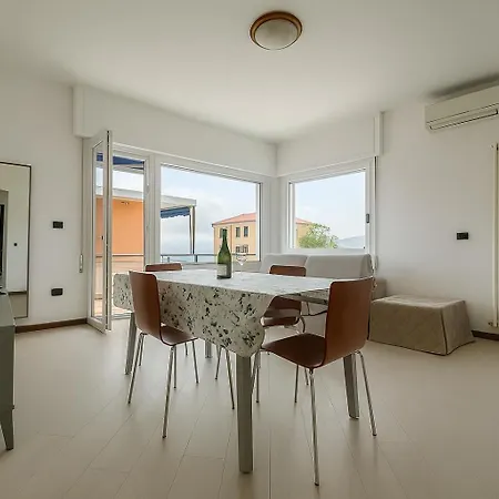 Appartamento Welcome Riviera Primavera 1a Vista Mare- Spazioso E Comodo Appartamento-2 Bagni-wifi-aria Condizionata In Ogni Stanza-garage A Pagamento 15 Euro Al Giorno *