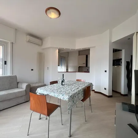 アパート Welcome Riviera Primavera 1a Vista Mare- Spazioso E Comodo Appartamento-2 Bagni-wifi-aria Condizionata In Ogni Stanza-garage A Pagamento 15 Euro Al Giorno *