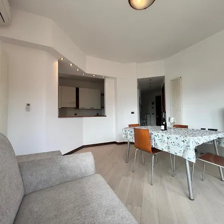 Apartment Welcome Riviera Primavera 1a Vista Mare- Spazioso E Comodo Appartamento-wifi-aria Condizionata Garage A Pagamento 15 Euro Al Giorno Rapallo
