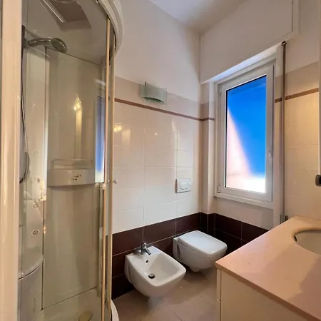 Welcome Riviera Primavera 1a Vista Mare- Spazioso E Comodo Appartamento-2 Bagni-wifi-aria Condizionata In Ogni Stanza-garage A Pagamento 15 Euro Al Giorno アパート