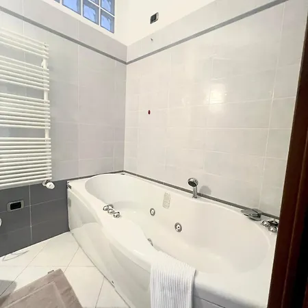 Welcome Riviera-primavera 1a- Vista Mare- Spazioso E Comodo Appartamento-2 Bagni-wifi-aria Condizionata In Ogni Stanza-garage A Pagamento 15 Euro Al Giorno דירה