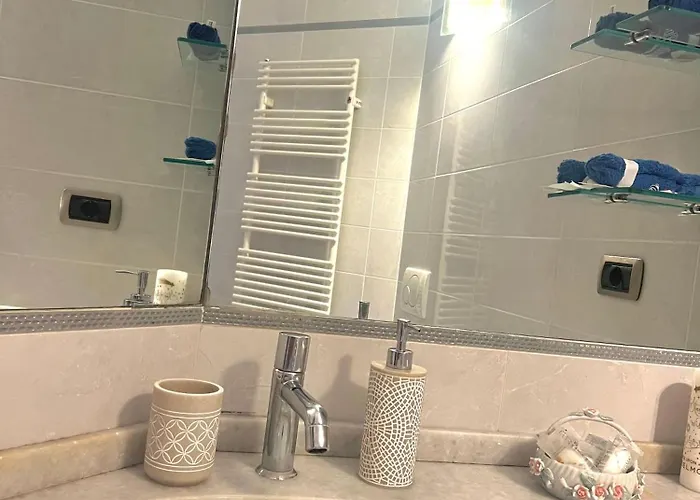 Апартаменти Welcome Riviera-primavera 1a- Vista Mare- Spazioso E Comodo Appartamento-2 Bagni-wifi-aria Condizionata In Ogni Stanza-garage A Pagamento 15 Euro Al Giorno