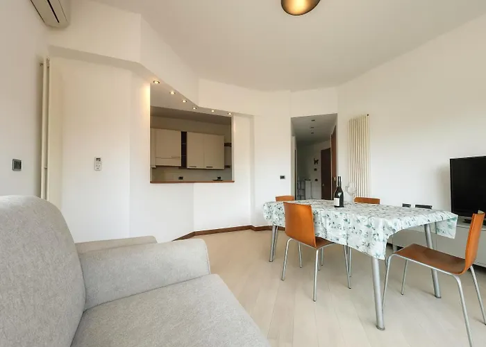 Welcome Riviera-primavera 1a- Vista Mare- Spazioso E Comodo Appartamento-2 Bagni-wifi-aria Condizionata In Ogni Stanza-garage A Pagamento 15 Euro Al Giorno