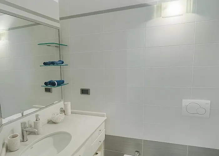 Welcome Riviera-primavera 1a- Vista Mare- Spazioso E Comodo Appartamento-2 Bagni-wifi-aria Condizionata In Ogni Stanza-garage A Pagamento 15 Euro Al Giorno * Rapallo